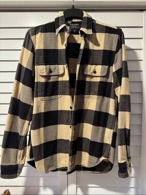 Filson heavy flannel shirt size small.